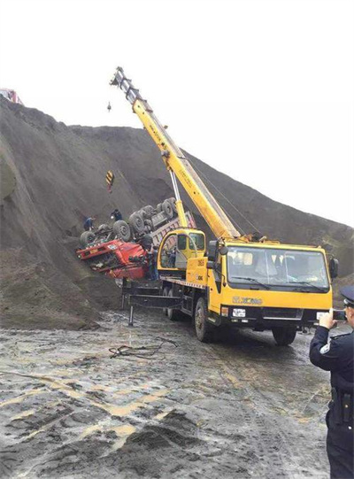 黄陵上犹道路救援